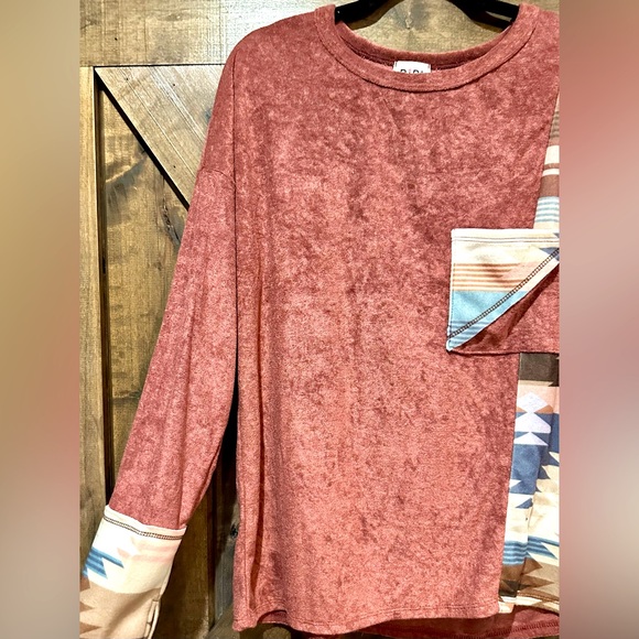 NWOT BiBi Long Sleeve Boho Aztec Thumb Hole Top Sz M - Picture 10 of 16
